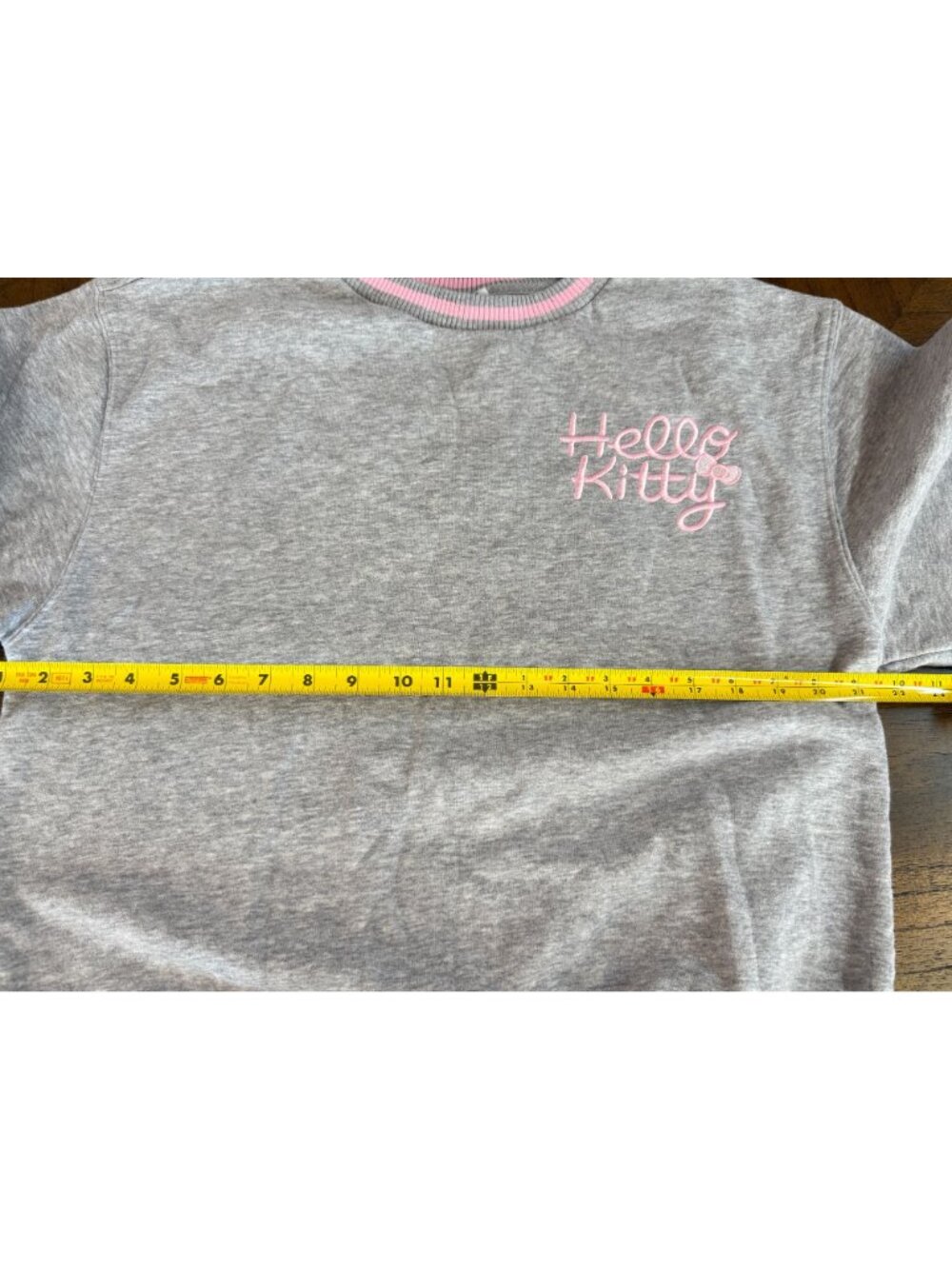 Hello Kitty Sanrio Gray Crewneck Sweatshirt Top Kitty Cat Size Medium - Picture 7 of 8